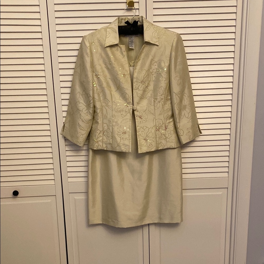 Jessica Howard Cream Floral Wedding Dress